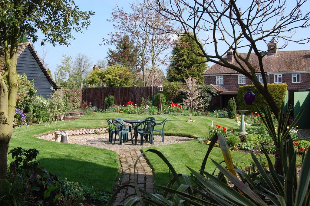 Pickwick House Bed and Breakfast Stoke by Clare Esterno foto